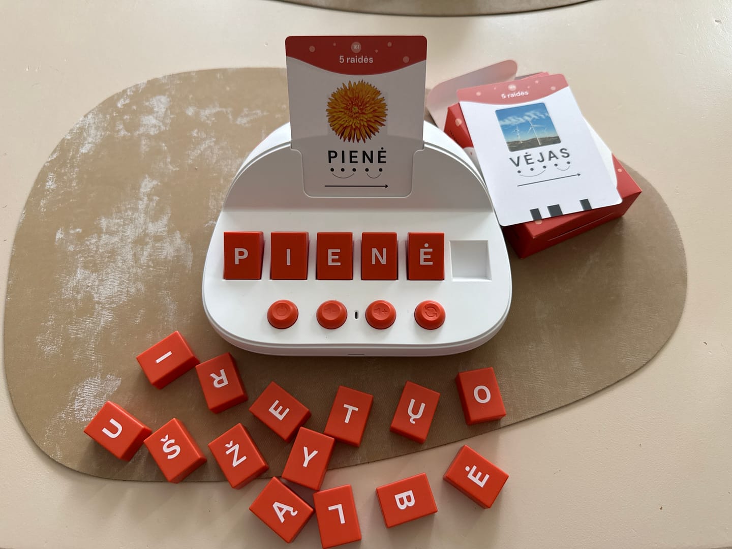 Customer photo review of Luloo skaitymo dėlionė - lietuviškai įgarsintos skaitymo kortelės