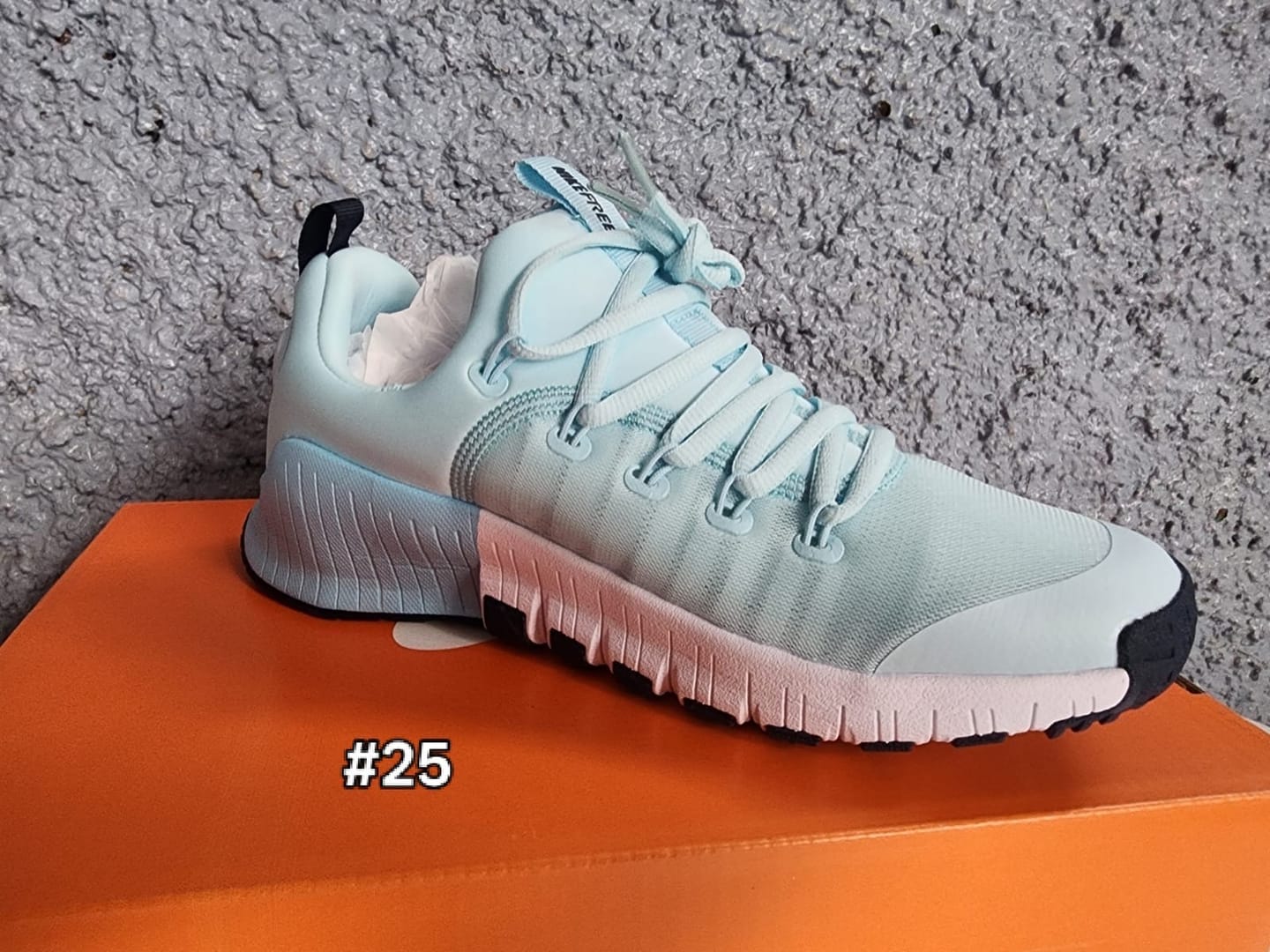 Customer photo review of Tenis Free Metcon 6 Blanco Azul Cielo Importado
