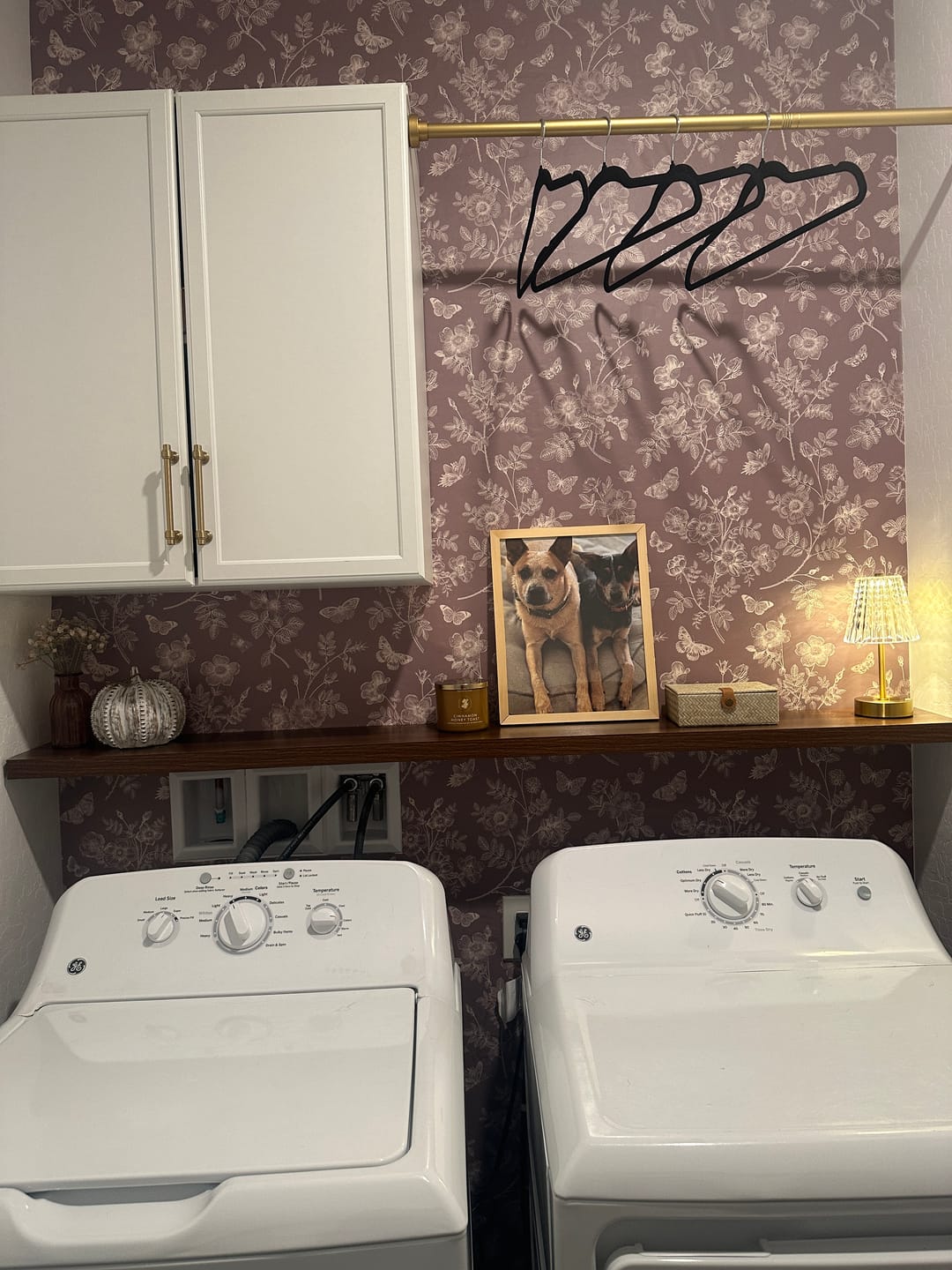 Customer photo review of Alice - Vintage Classic Roses & Butterflies Wallpaper