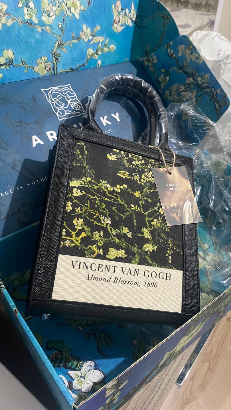 Customer photo review of Van Gogh Almond Blossom Tablo Çanta