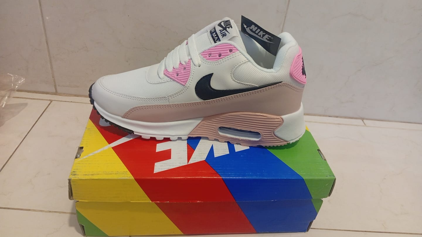 Customer photo review of Tenis Max 90 Rosa Blanco