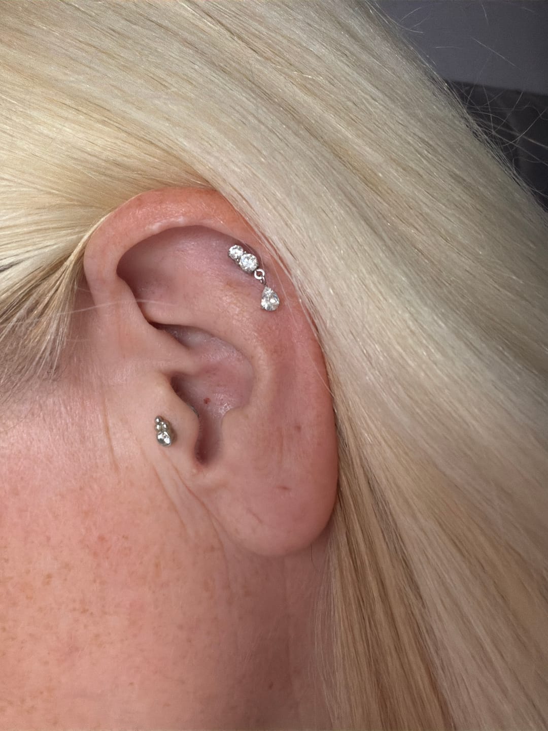 Customer photo review of Dangle flatback stud silver
