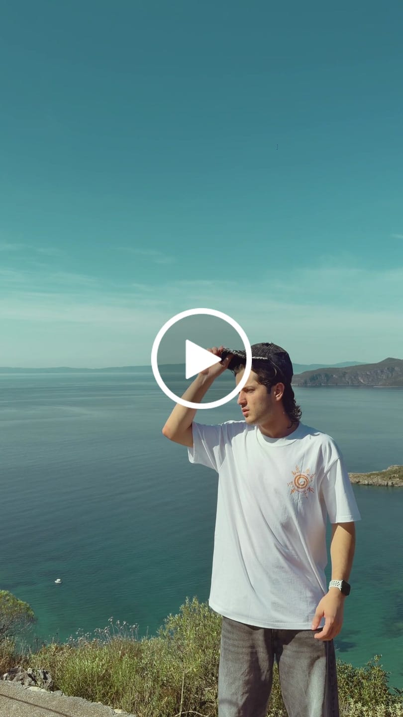 Customer video review of THE CHOSEN ONE OVERSIZE TEE