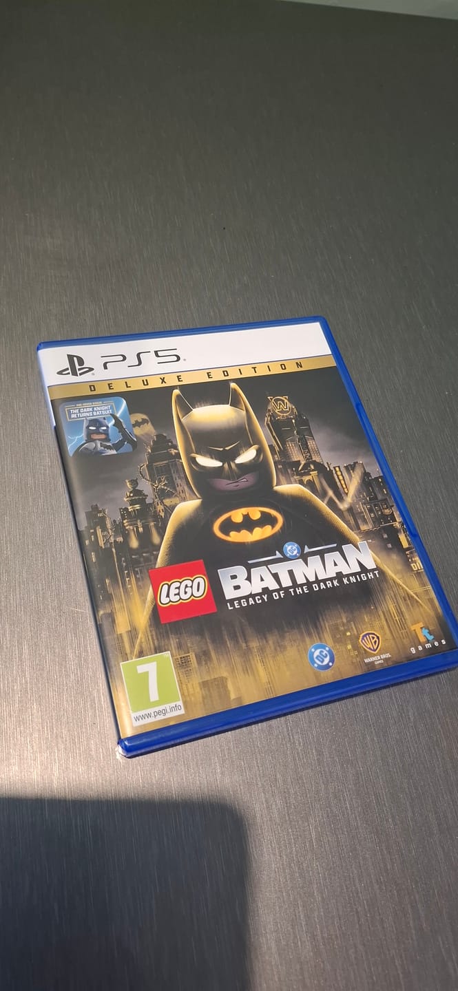 Customer photo review of LEGO Batman: Legacy of the Dark Knight Deluxe Edition (PS5)