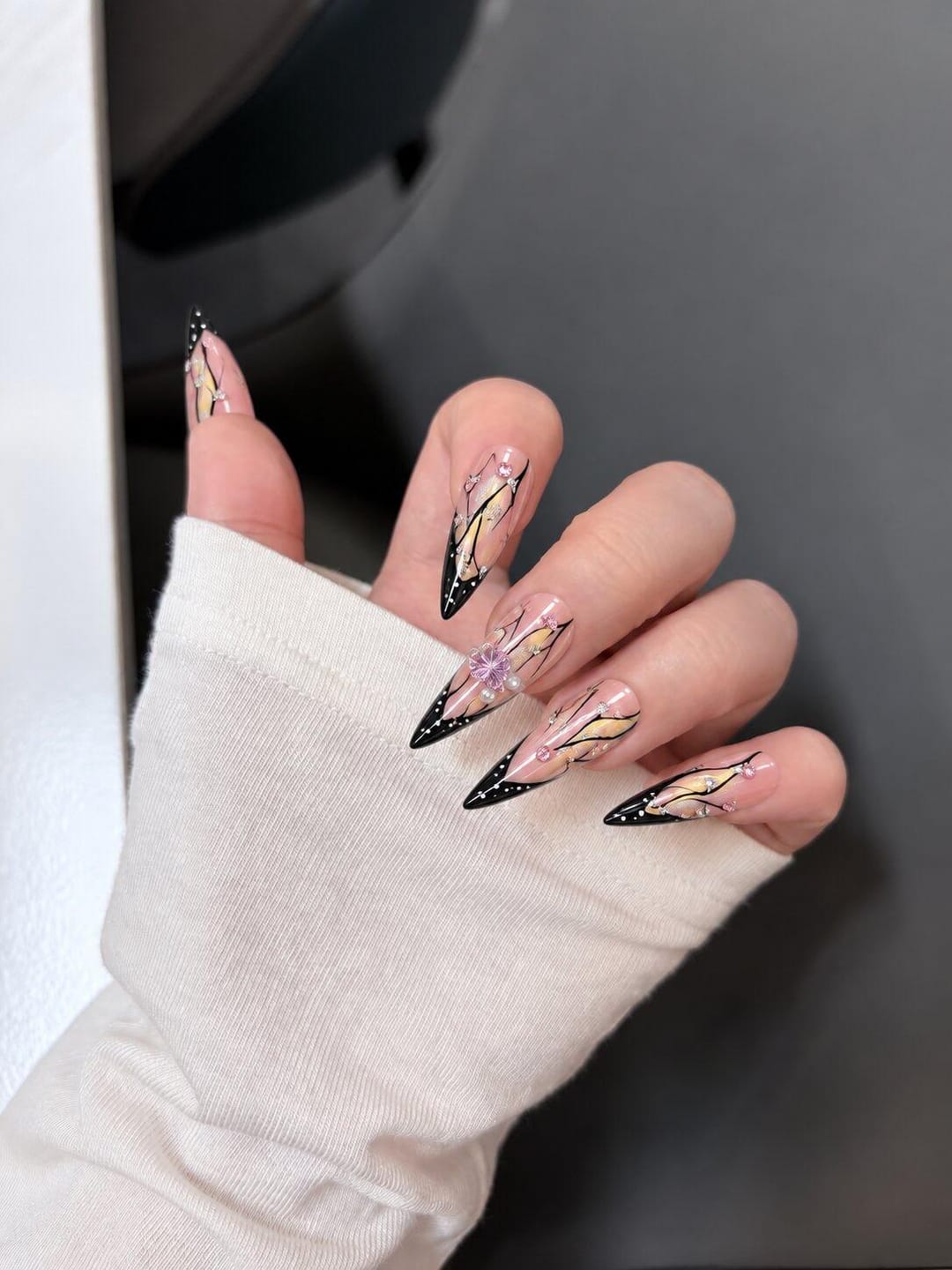 Customer photo review of Blushwing |  Long Stiletto