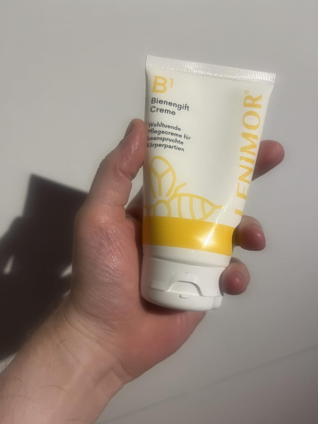 Customer photo review of Bienengift Creme mit Arnika & Teufelskralle, kühlend, 125 ml
