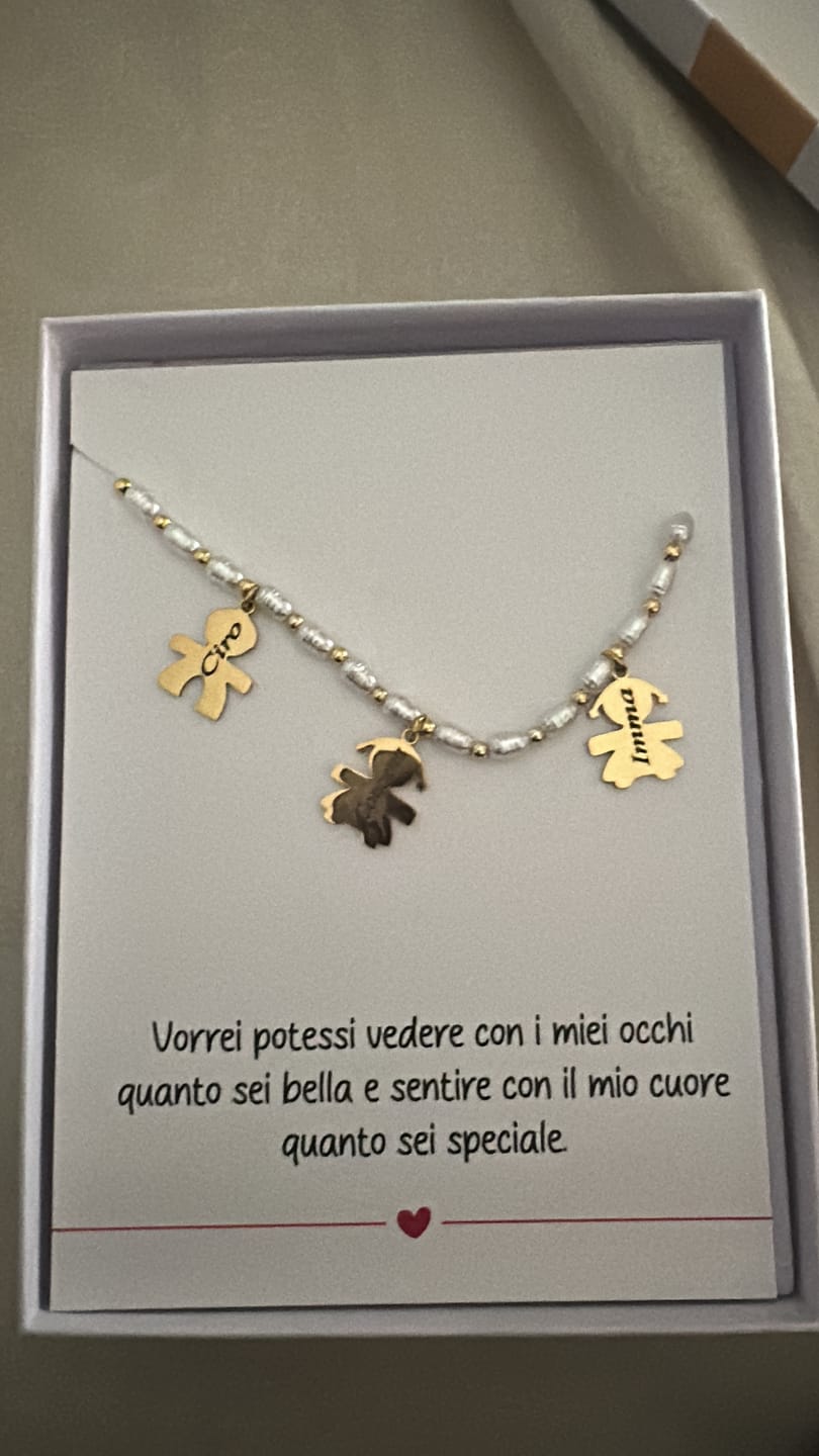 Customer photo review of Girocollo Family In Perle con ciondoli Bimbo Personalizzati