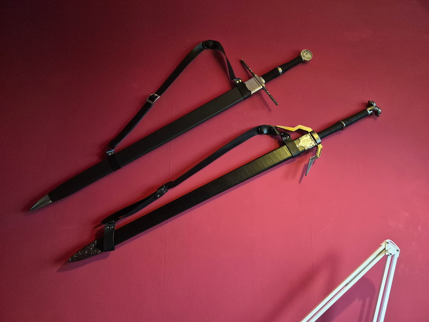 Customer photo review of The Witcher 3 Geralt's Silver Sword Diagonal Guard Damascus Metal Sword