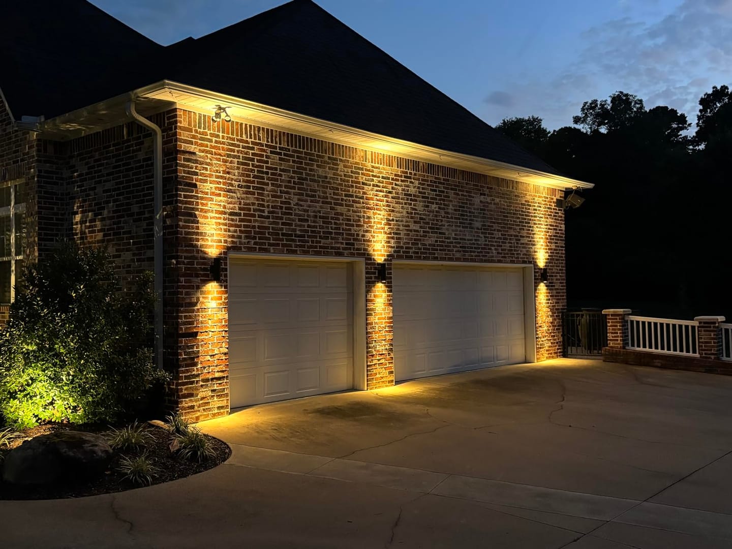 Customer photo review of Up Down Wall Light | Aluminum COB LED, 6W to 36W in 5 Sizes | IP65 Waterproof, Round or Square, 2 Tones