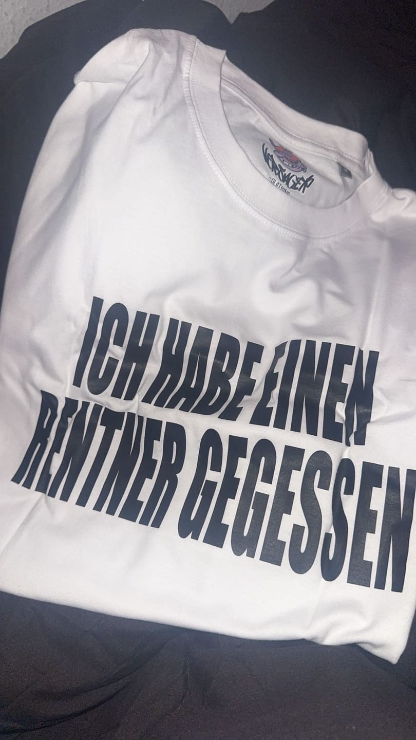 Customer photo review of Ich habe einen Rentner gegessen T-Shirt