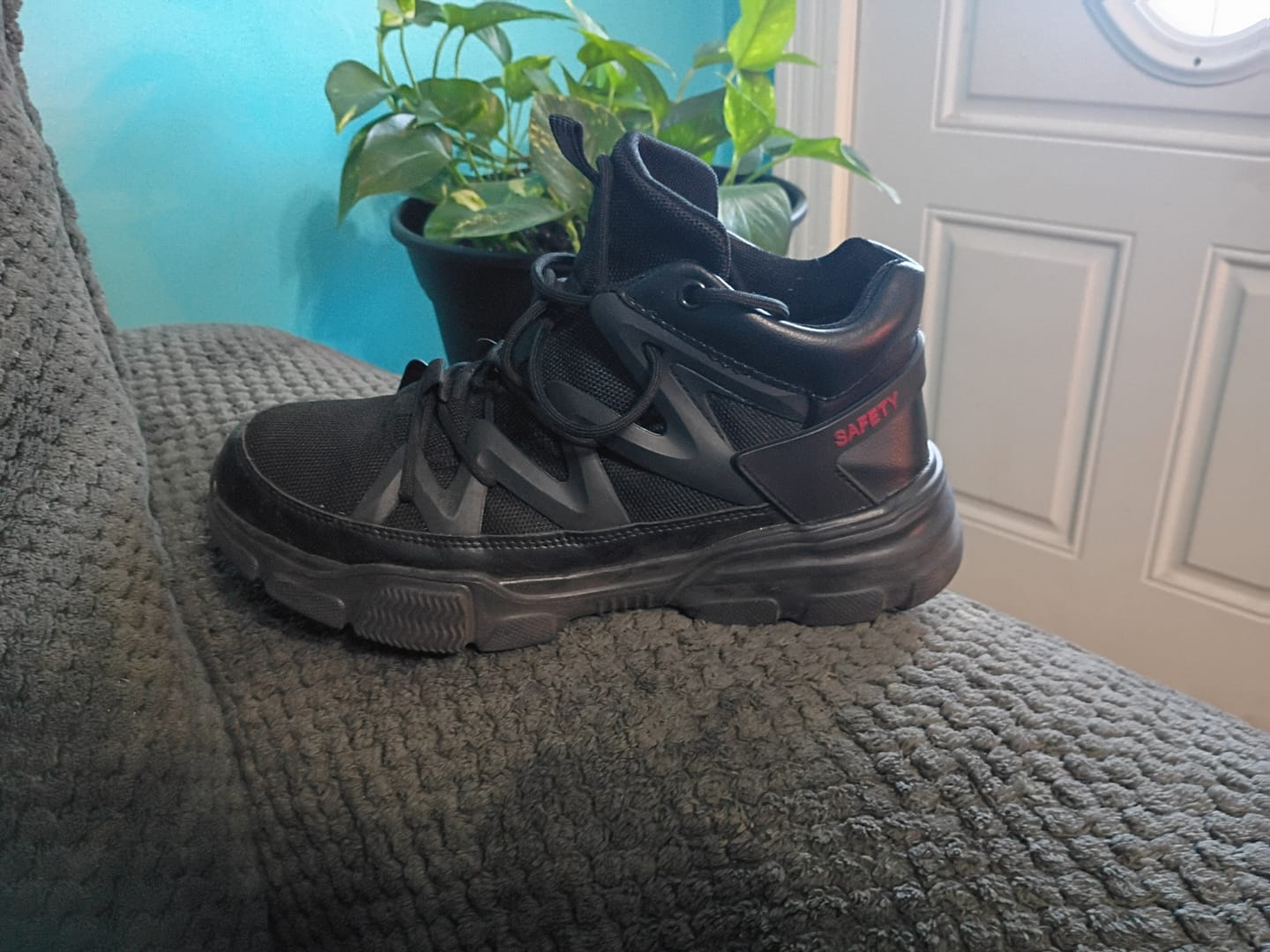 Customer photo review of Maven Rovan Lightweight Composite Toe Work Shoes