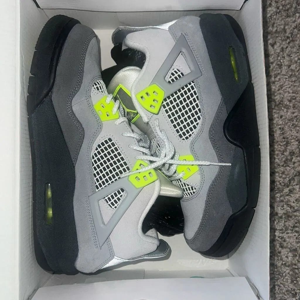 Customer photo review of AIR JORDAN 4 RETRO SE "Neon"