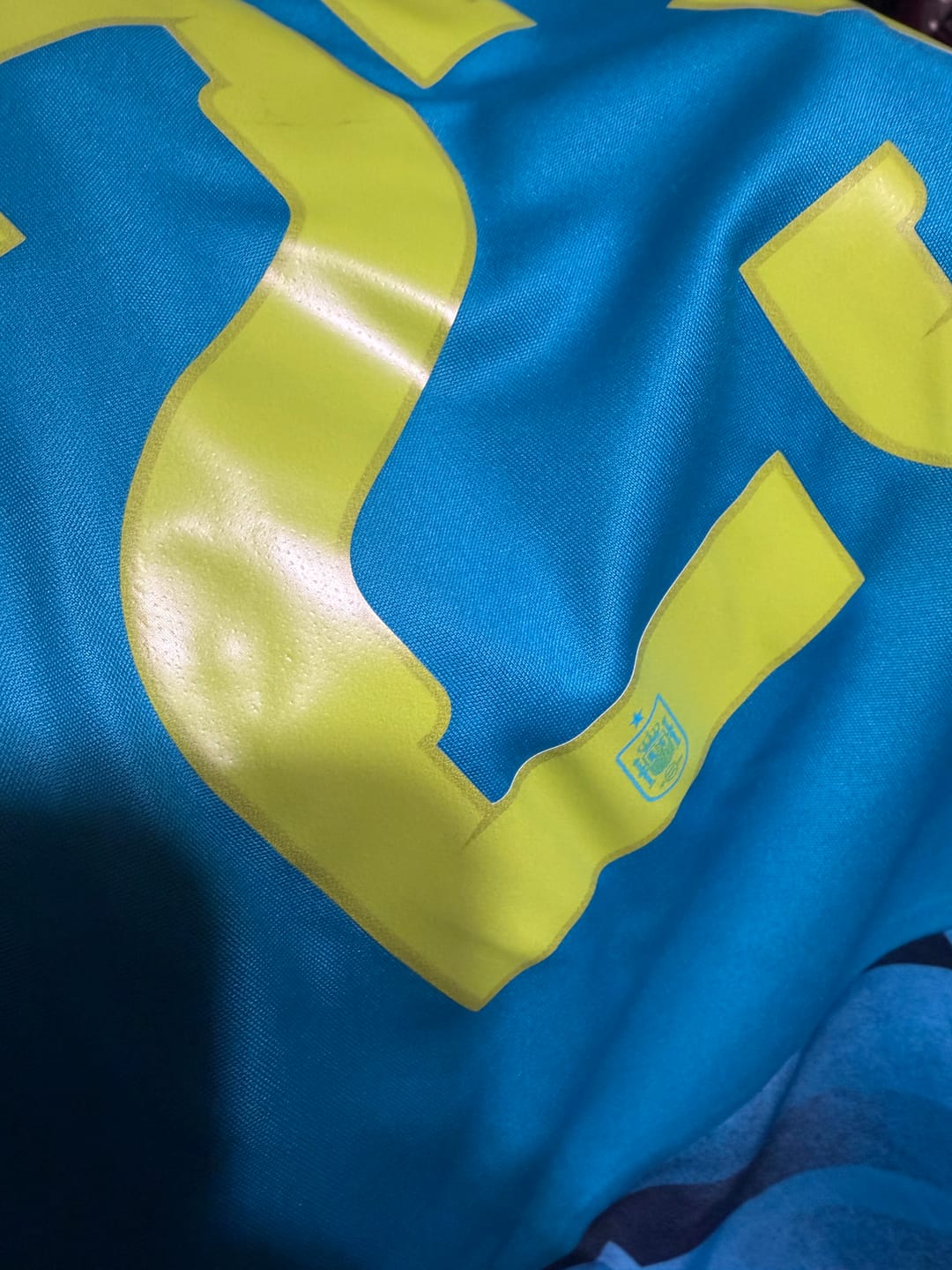 Customer photo review of Unai Simon Spain Goalkeeper 2026 World Cup Long Sleeve Kids Blue Special Football Jersey