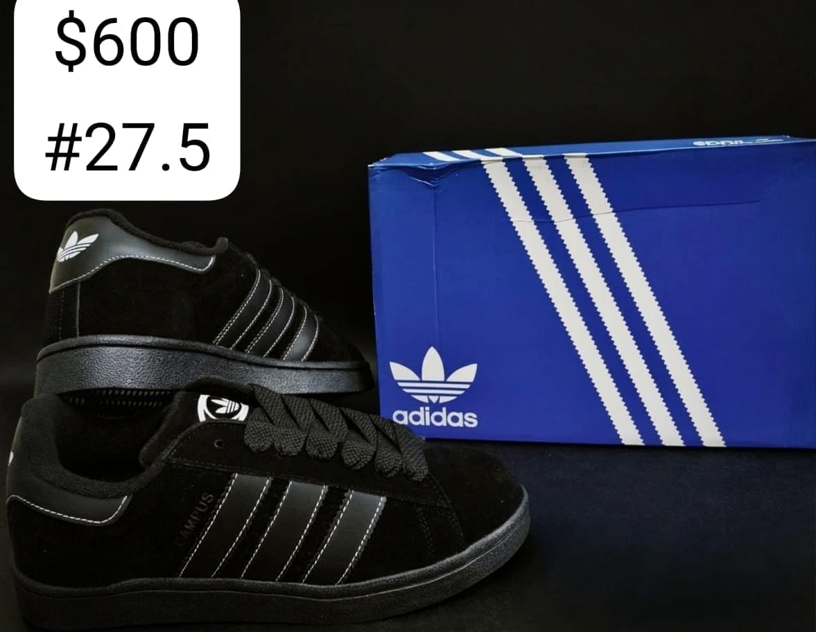 Customer photo review of Tenis 2000s Negro Total