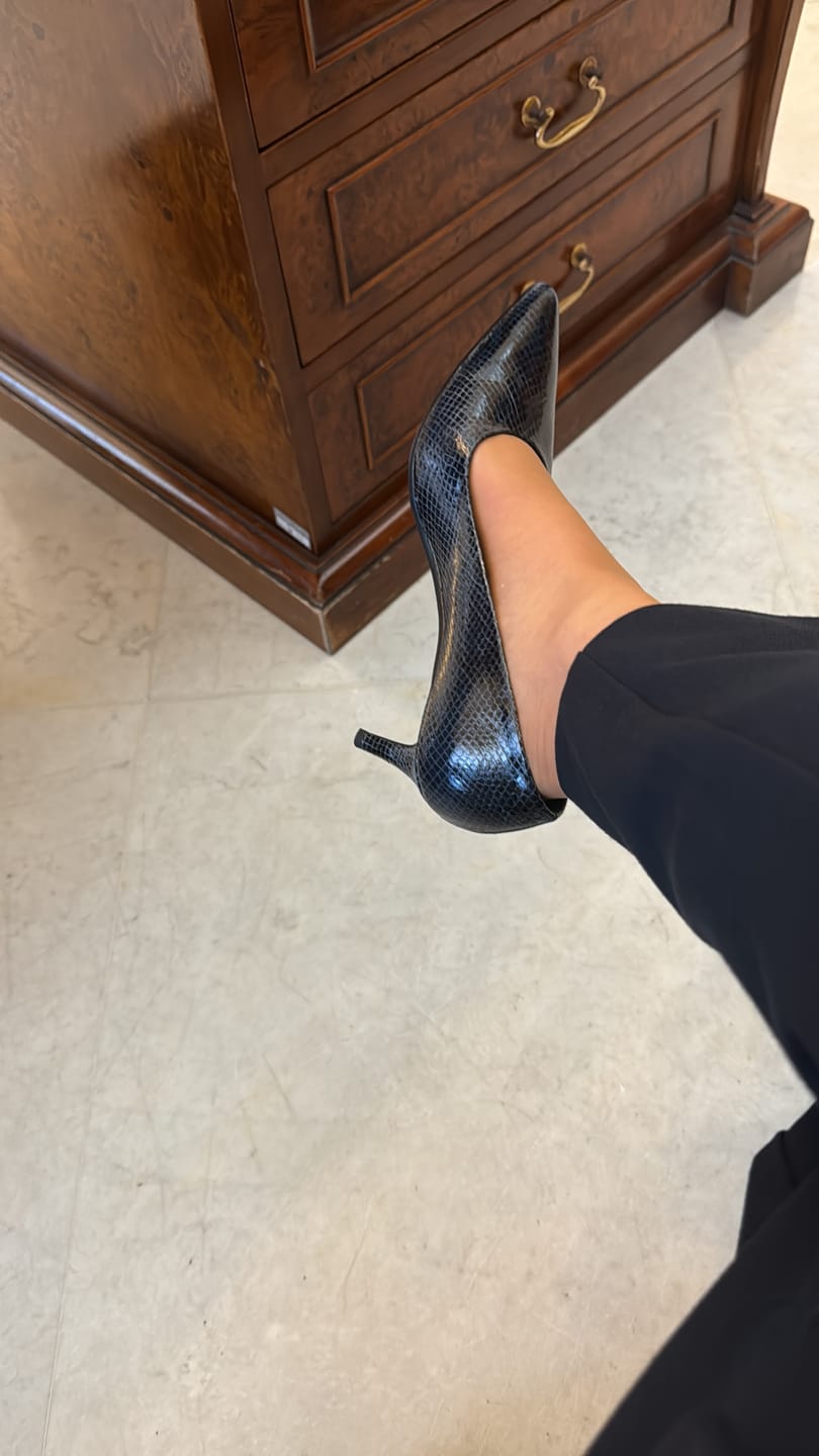 Customer photo review of DECOLLETE ALMA 5 PITONE BLU