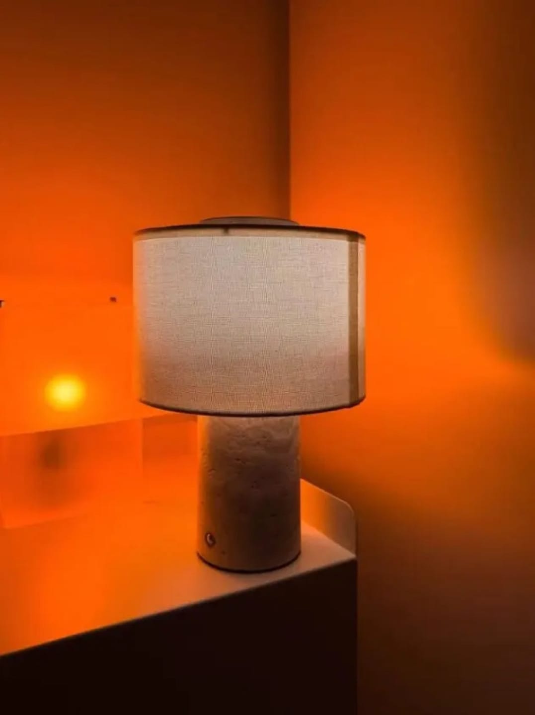 Customer photo review of Lampe de Chevet Sans Fil Tactile en Marbre ou Travertin, Rechargeable avec Variateur et Abat-Jour en Tissu - Isaure