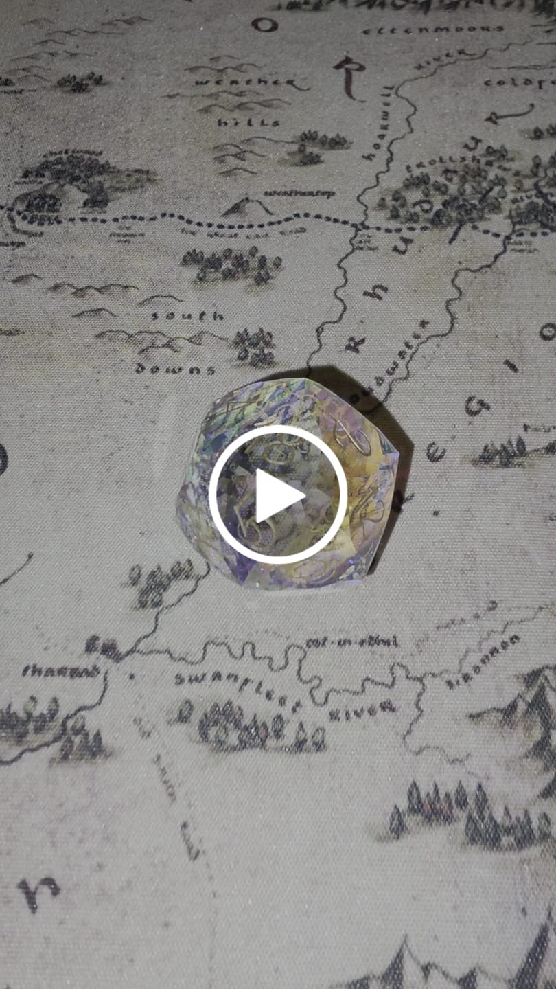 Customer video review of Dragon Gem - XL 30mm Glas D20 (Diamondcut)