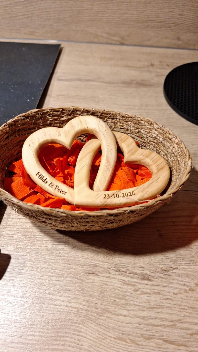Customer photo review of Onze harten - Gepersonaliseerde harten van echt hout met gravure en naam en datum