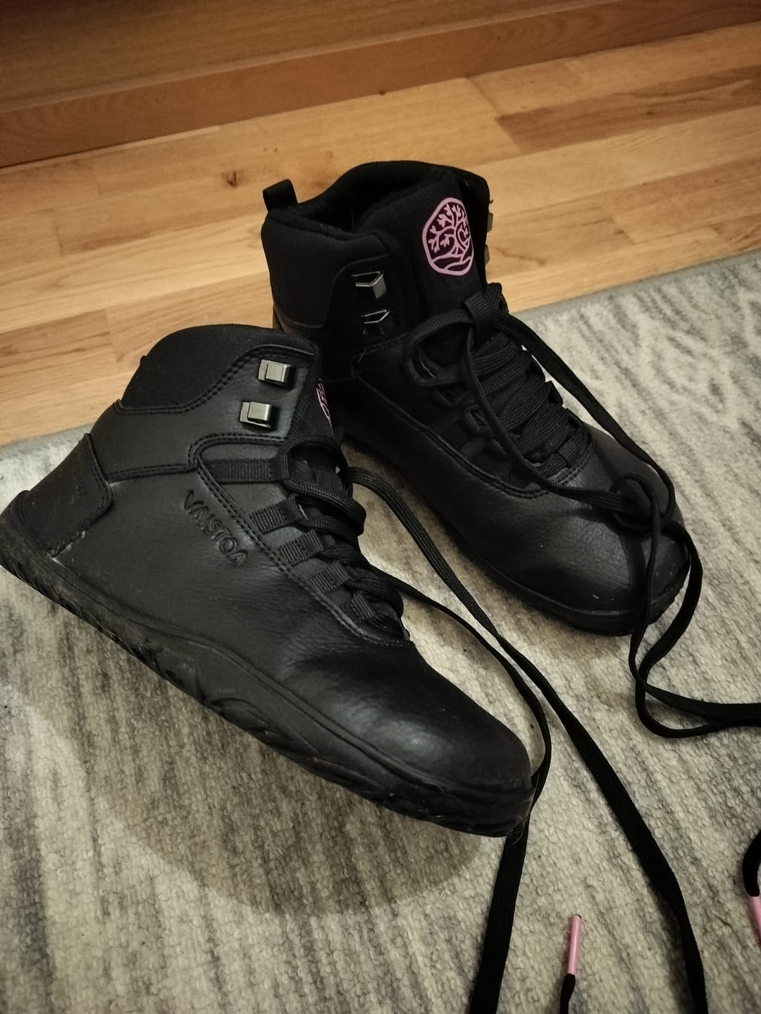 Customer photo review of Vaistoa Uoma 2 -paljasjalkavaelluskengät