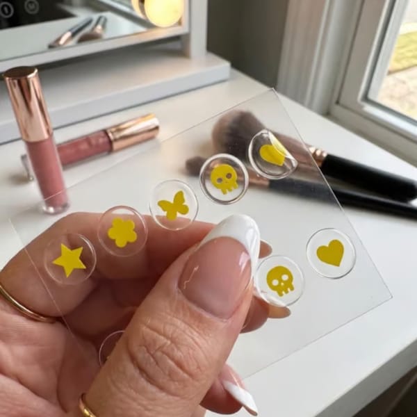 Customer photo review of Vyroon | NightNail™