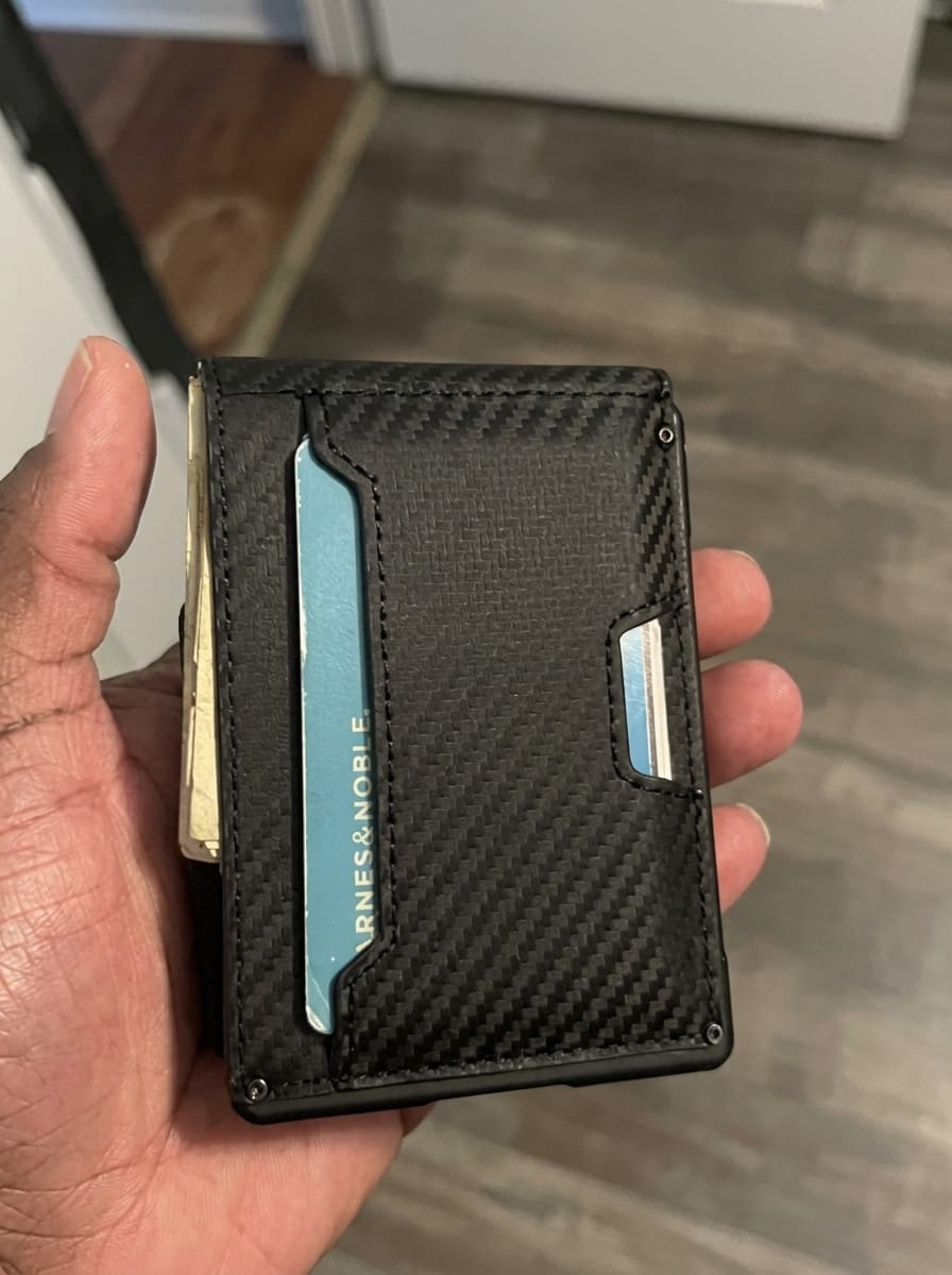 Customer photo review of EvoTech Minimalist Wallet Pro