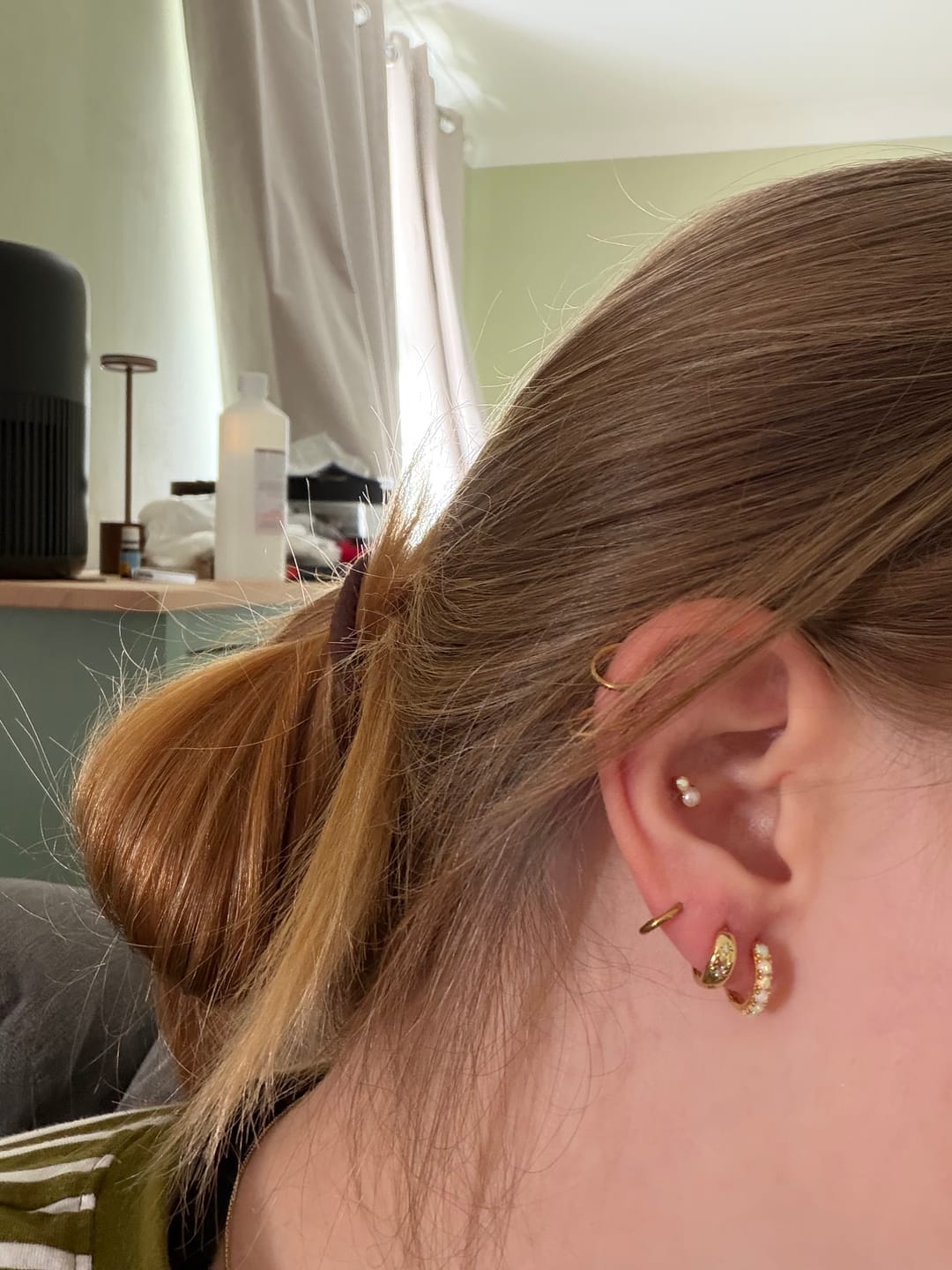 Customer photo review of ISLA Threadless Cartilage Stud