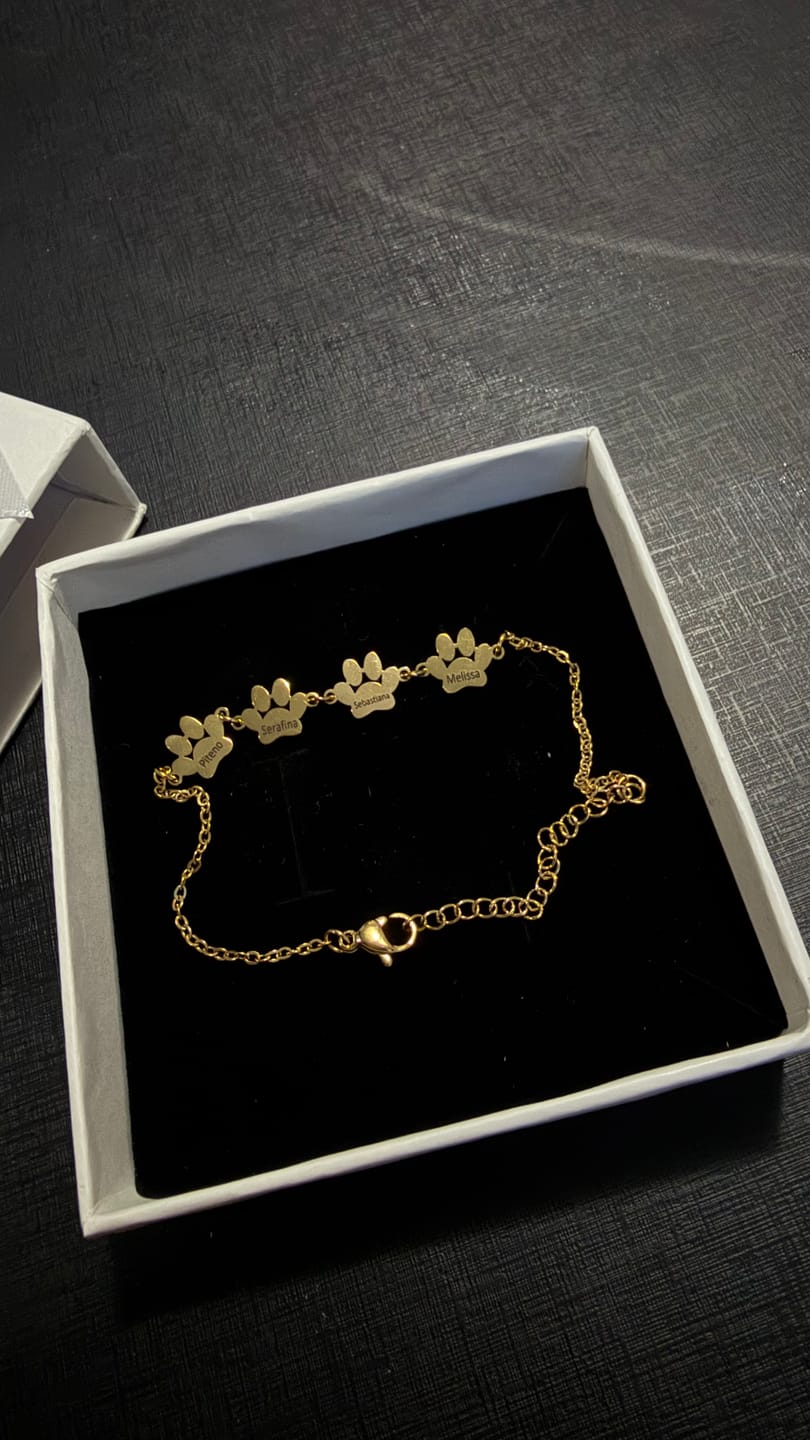Customer photo review of Pulseira Personalizada com Nome na Pata