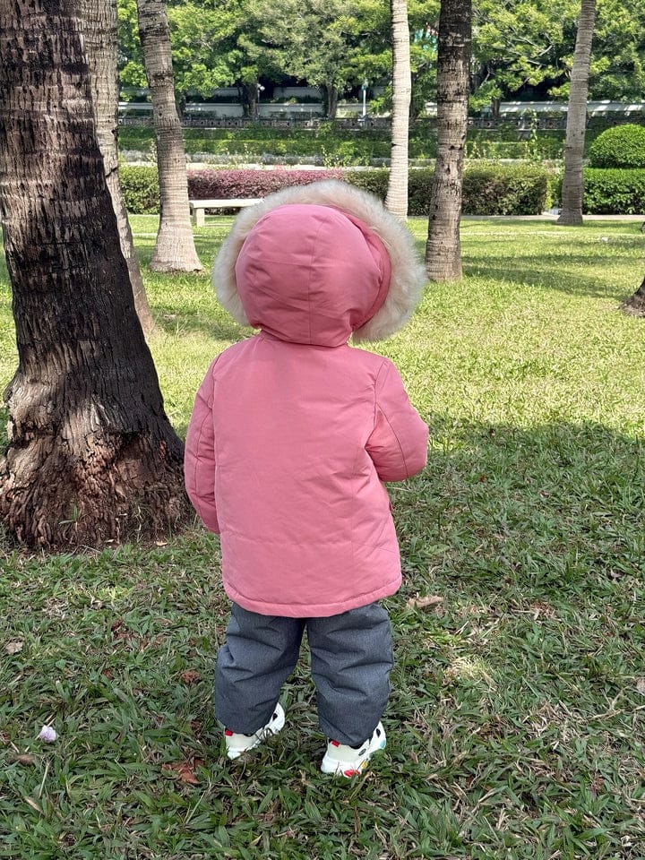 Customer photo review of Dave&Bella Kids Girls/Boys Winter Outdoor Waterproof Hooded Cozy Down Coats