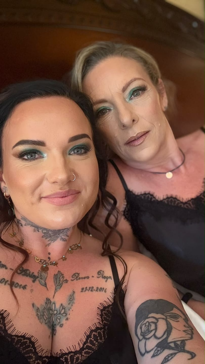 Customer photo review of Flora Lash Kit