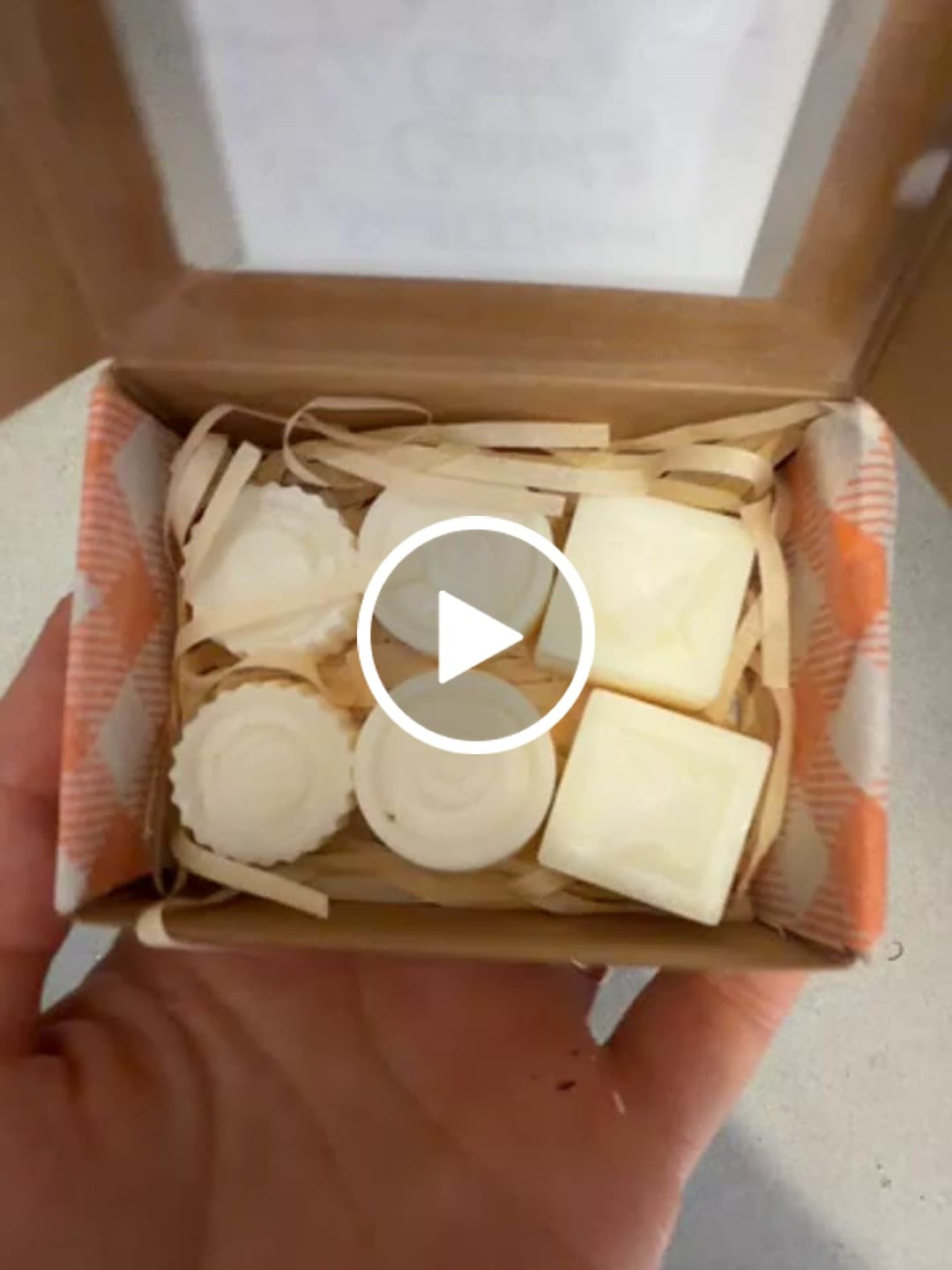 Customer video review of Fragancia CARROT CAKE