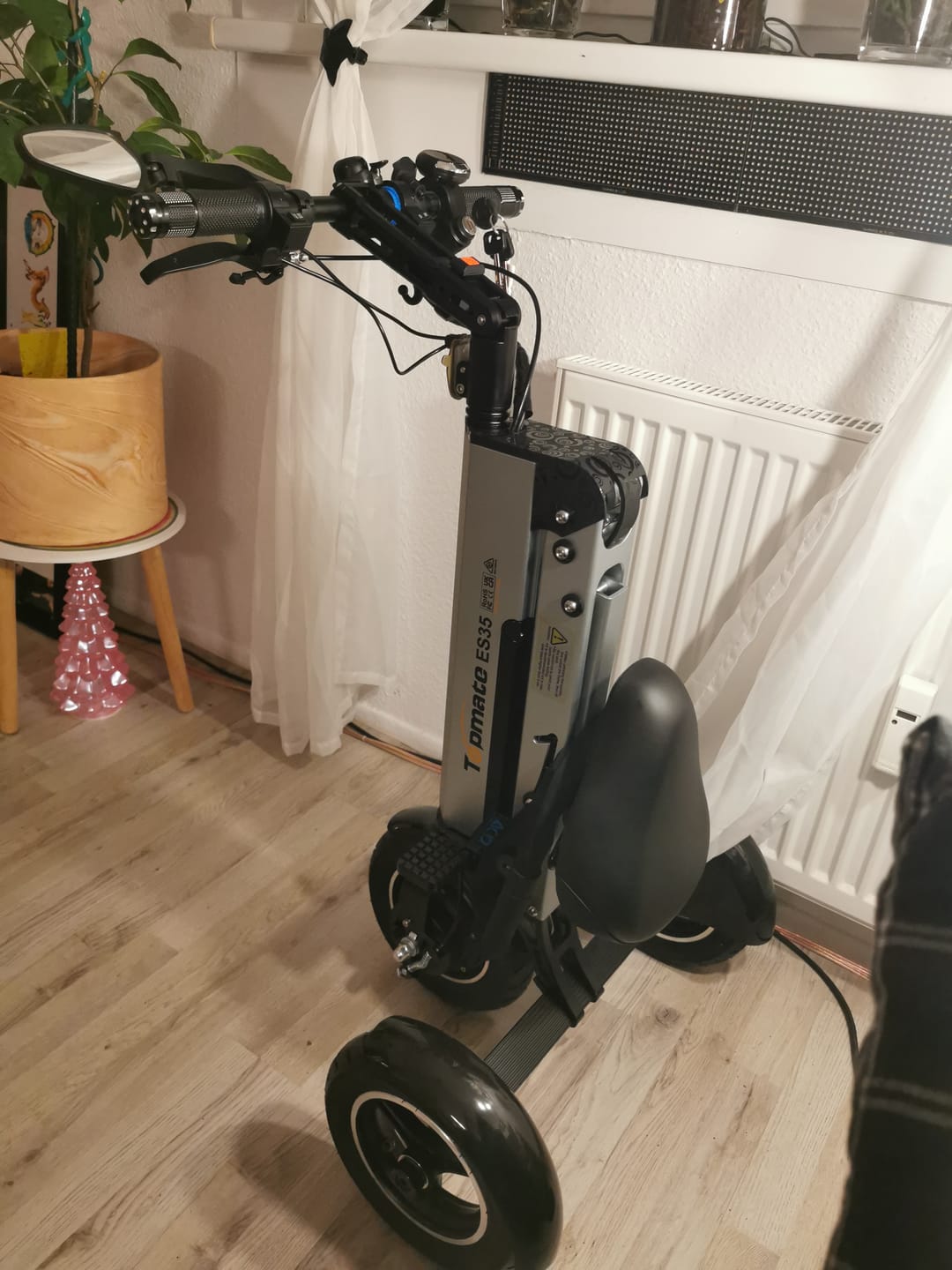 Customer photo review of Mini trottinette pliable 3 roues ES-35 pour PMR et Séniors - Tricycle ultra léger