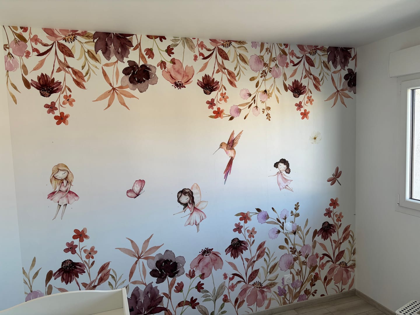 Customer photo review of Papier Peint Fille Classique  Fleur et Fée Monde Féerique