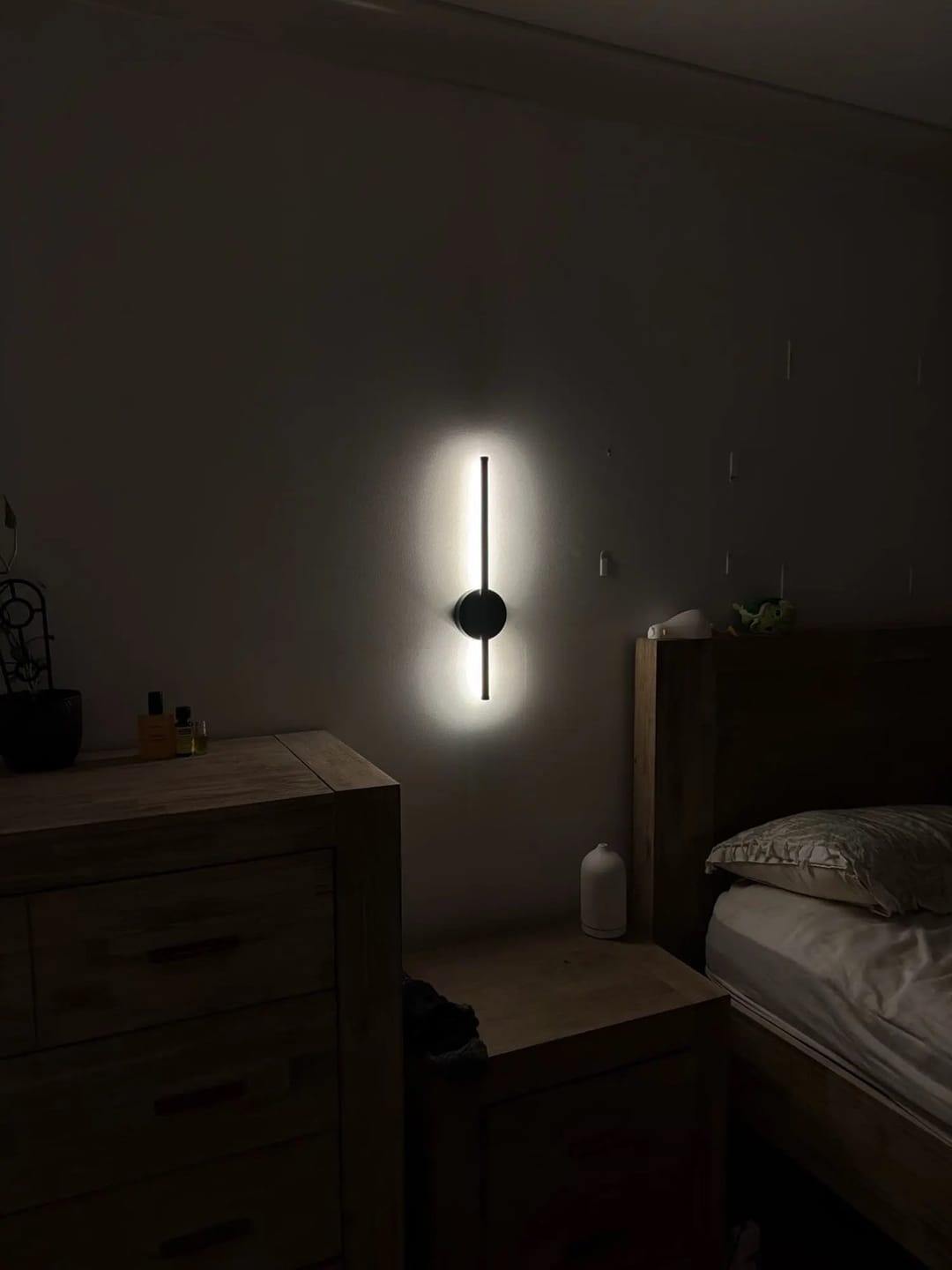 Customer photo review of Applique murale LED Design Sans Fil Rechargeable Sans Branchement Électrique, Fixation Magnétique, Intensité Réglable, Batterie Intégrée | LISERÉ