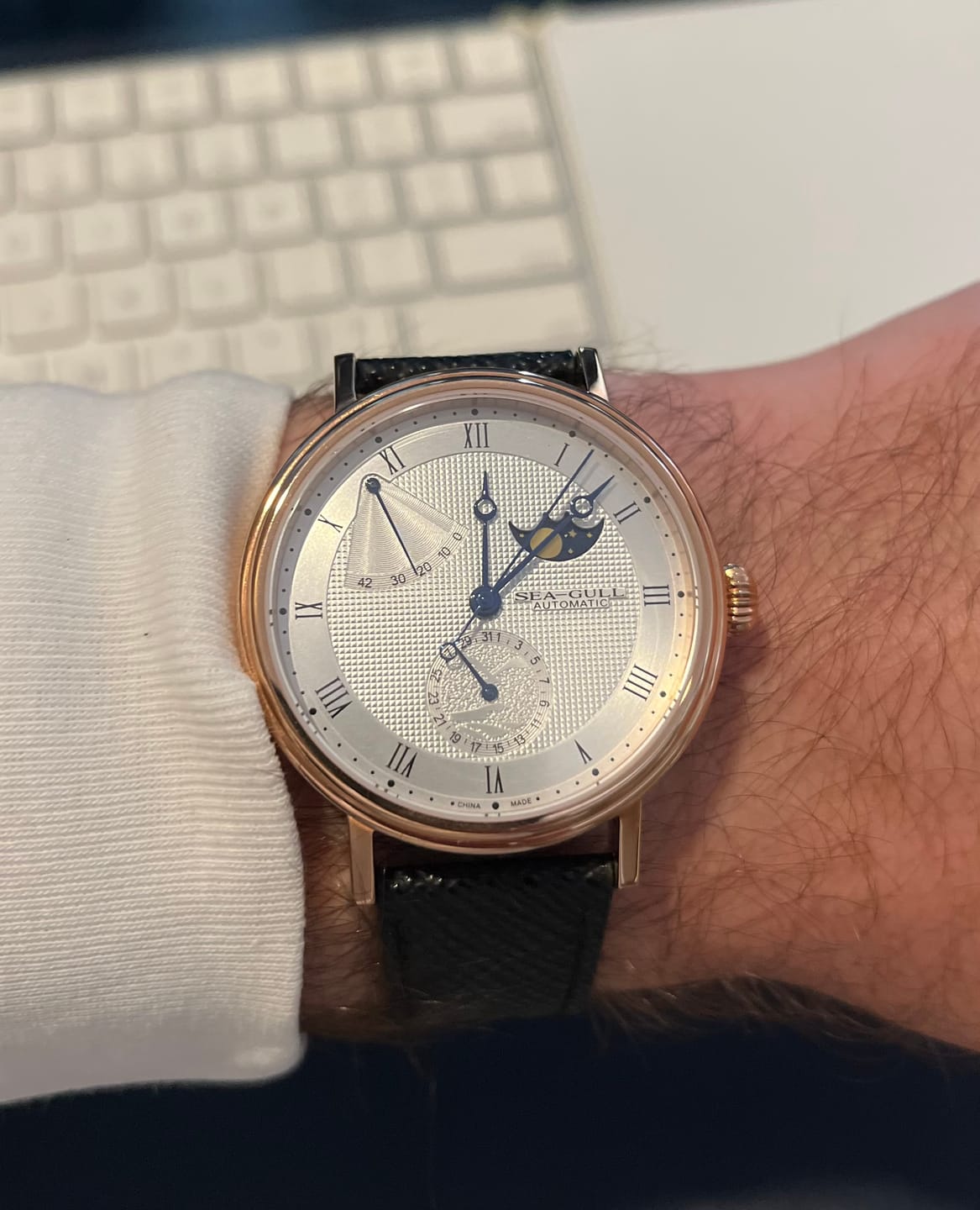 Customer photo review of Moon Phase | Business | Complete Calendar | Energy Indicator | 41mm