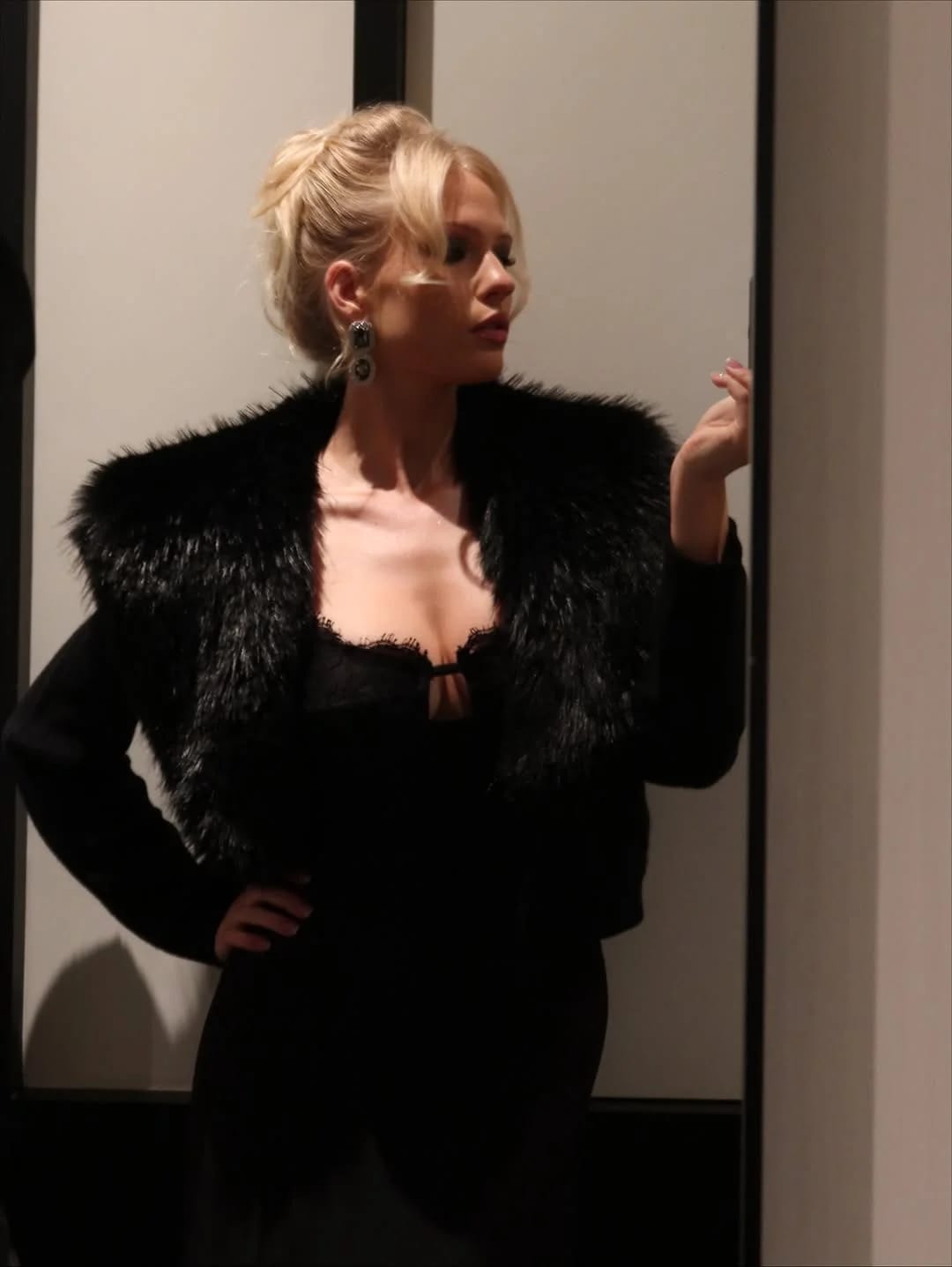 Customer photo review of Ella Faux Fur Collar Cropped Knit Cardigan