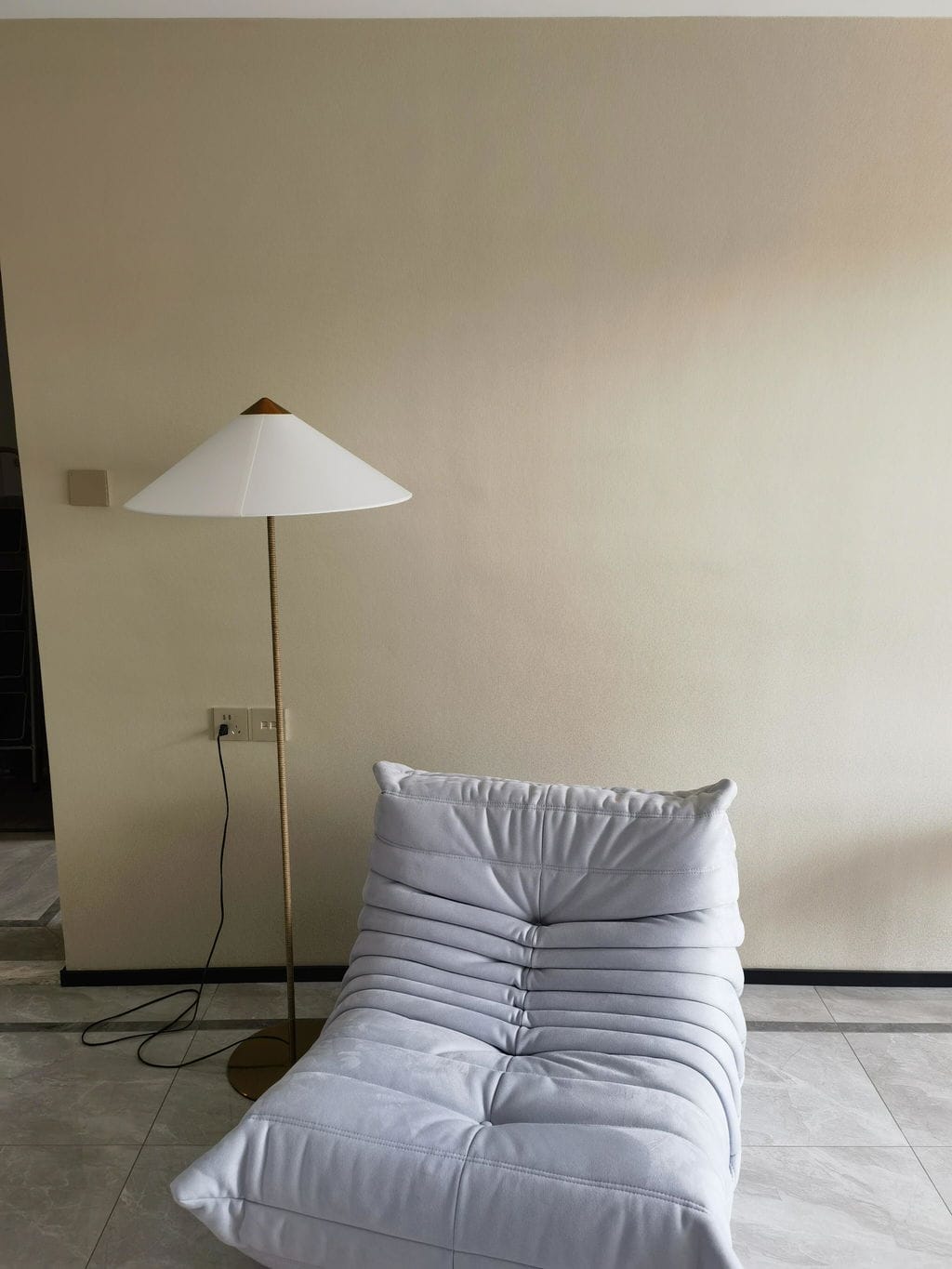 Customer photo review of Floor Lamp with Conical Shade, Bamboo, Rattan or Fabric, 154 cm