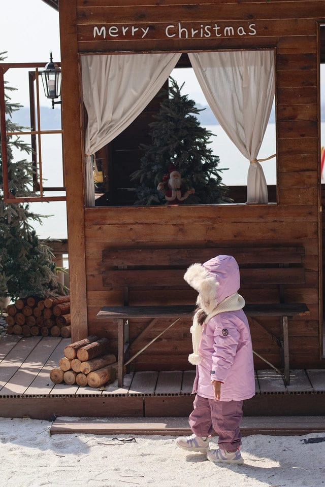 Customer photo review of Dave&Bella Kids Girls/Boys Winter Outdoor Waterproof Hooded Cozy Down Coats