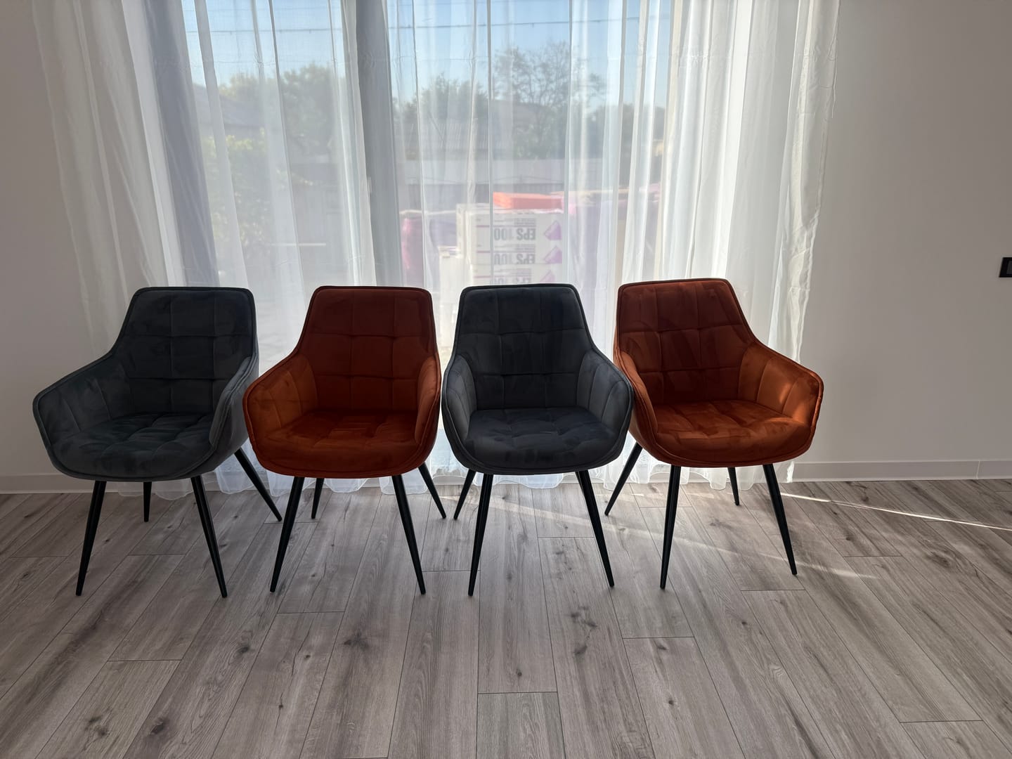Customer photo review of Scaun tapitat stofa LILIA, caramiziu/negru, 59x45x90 cm