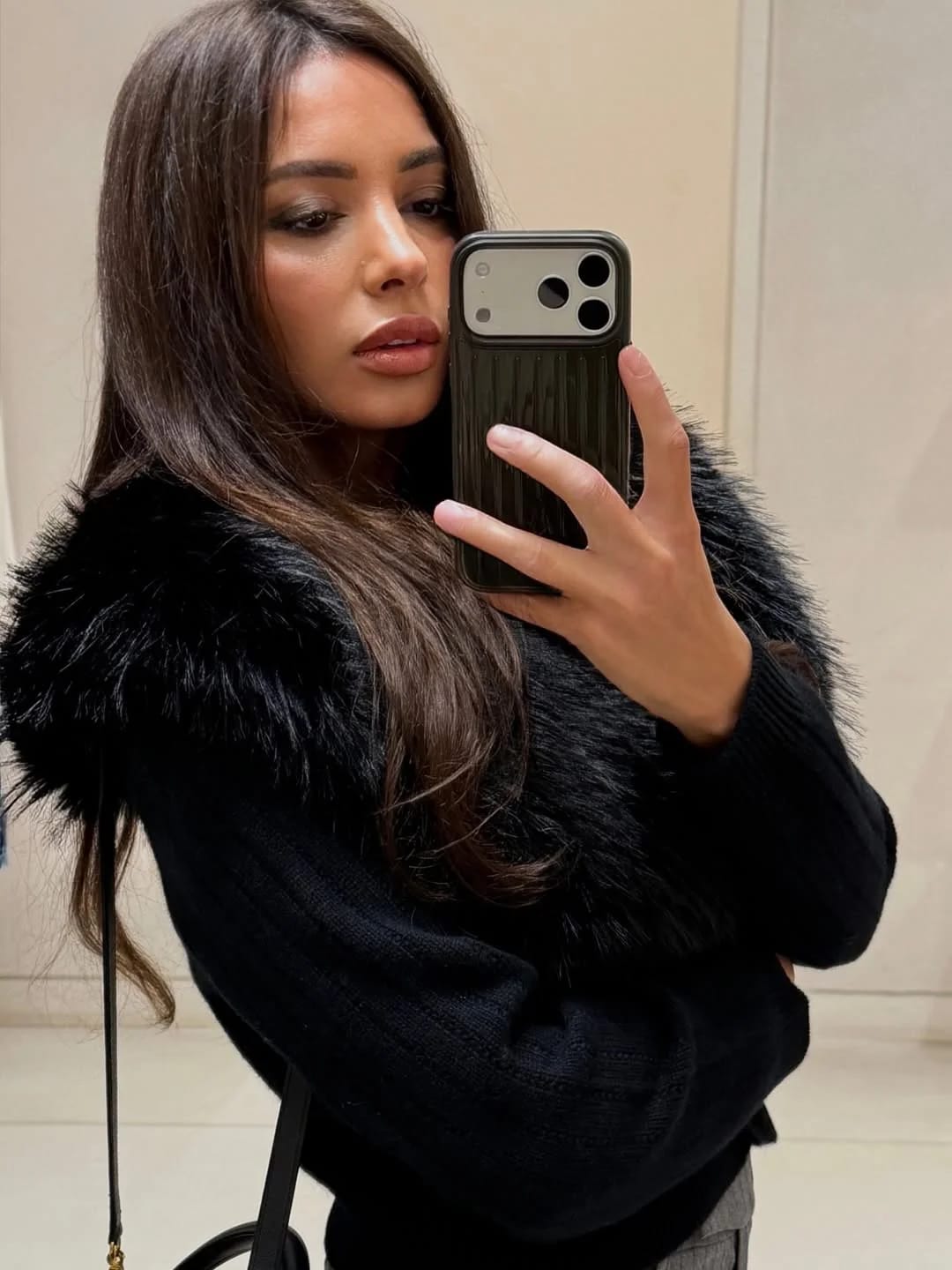 Customer photo review of Ella Faux Fur Collar Cropped Knit Cardigan