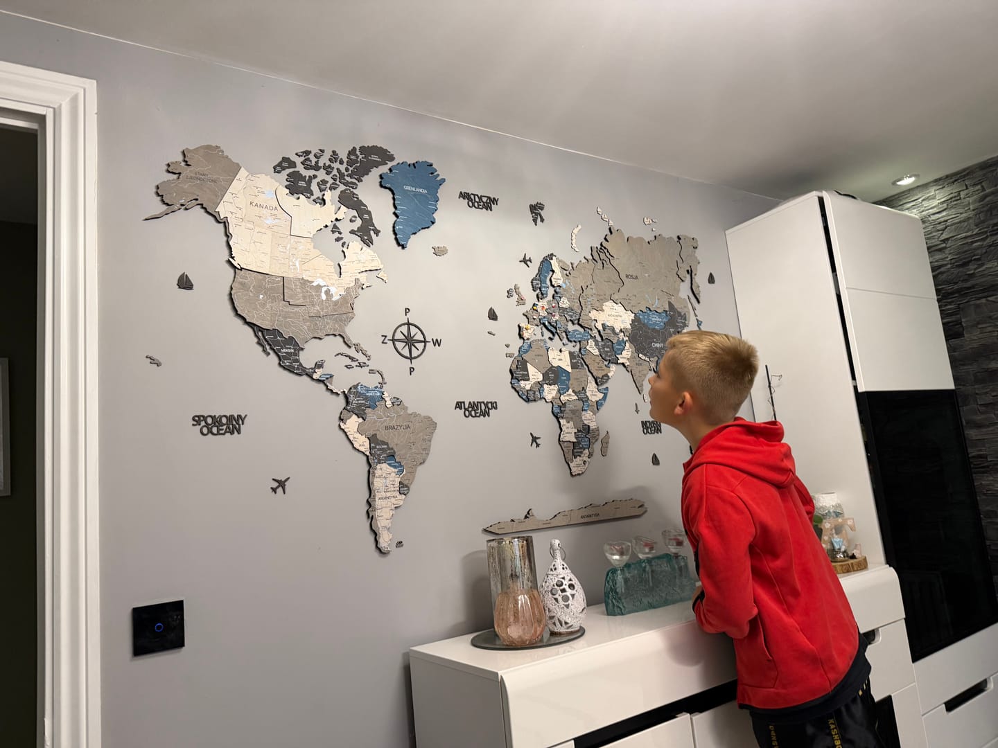 Customer photo review of 3D Wooden World Map - Nordique