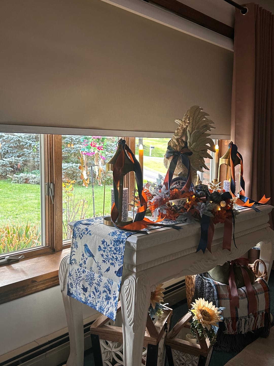 Customer photo review of SmartWings Motorized Roller Shades 100% Blackout Dual-Sided Bouvardia