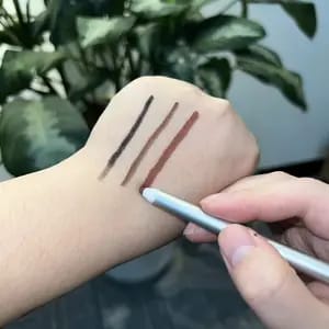Customer photo review of Eyeliner Matita Waterproof 24 Ore Formula Cremosa Resistente