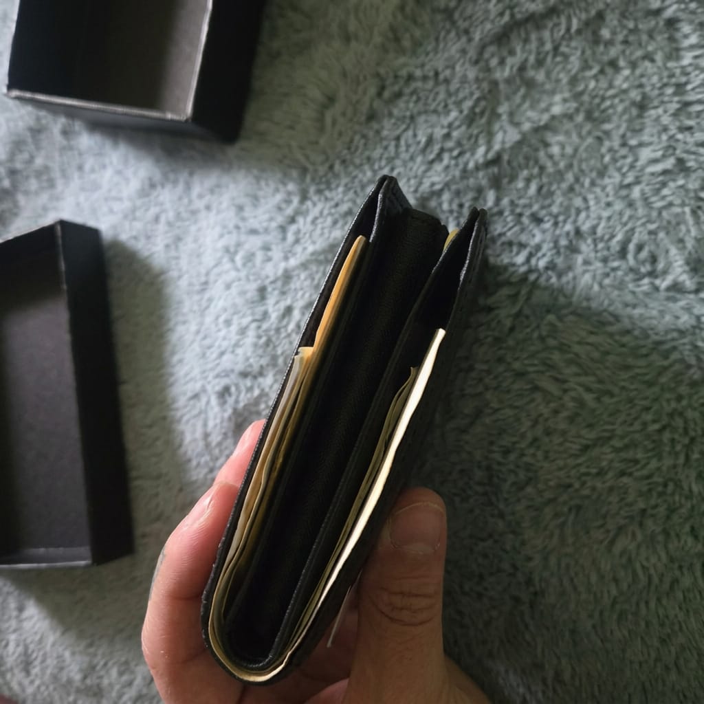 Customer photo review of EvoTech Minimalist Wallet Pro