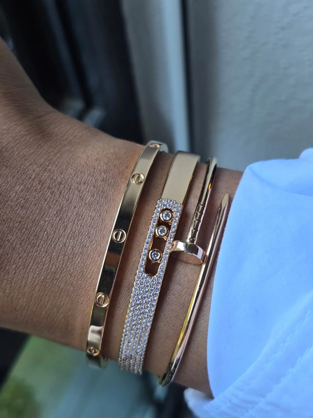 Customer photo review of צמיד אהבה בגוון רוז־גולד ו־3 זירקונים נעים משובץ זירקונים נוצצים— JEWELLUXE™