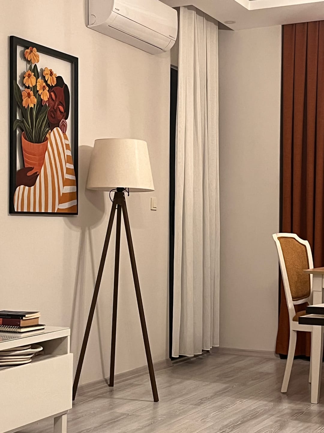 Customer photo review of Çiçekli Kadın Metal Tablo