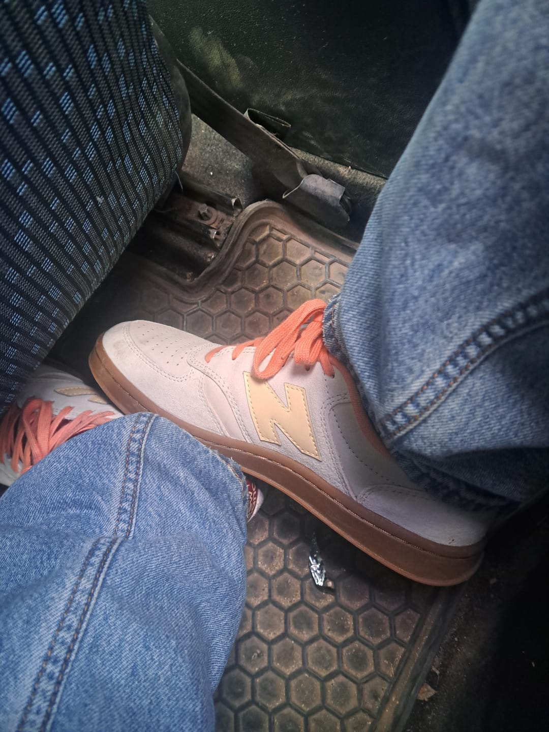 Customer photo review of Zapatillas New Balance 500 Hombre Beige
