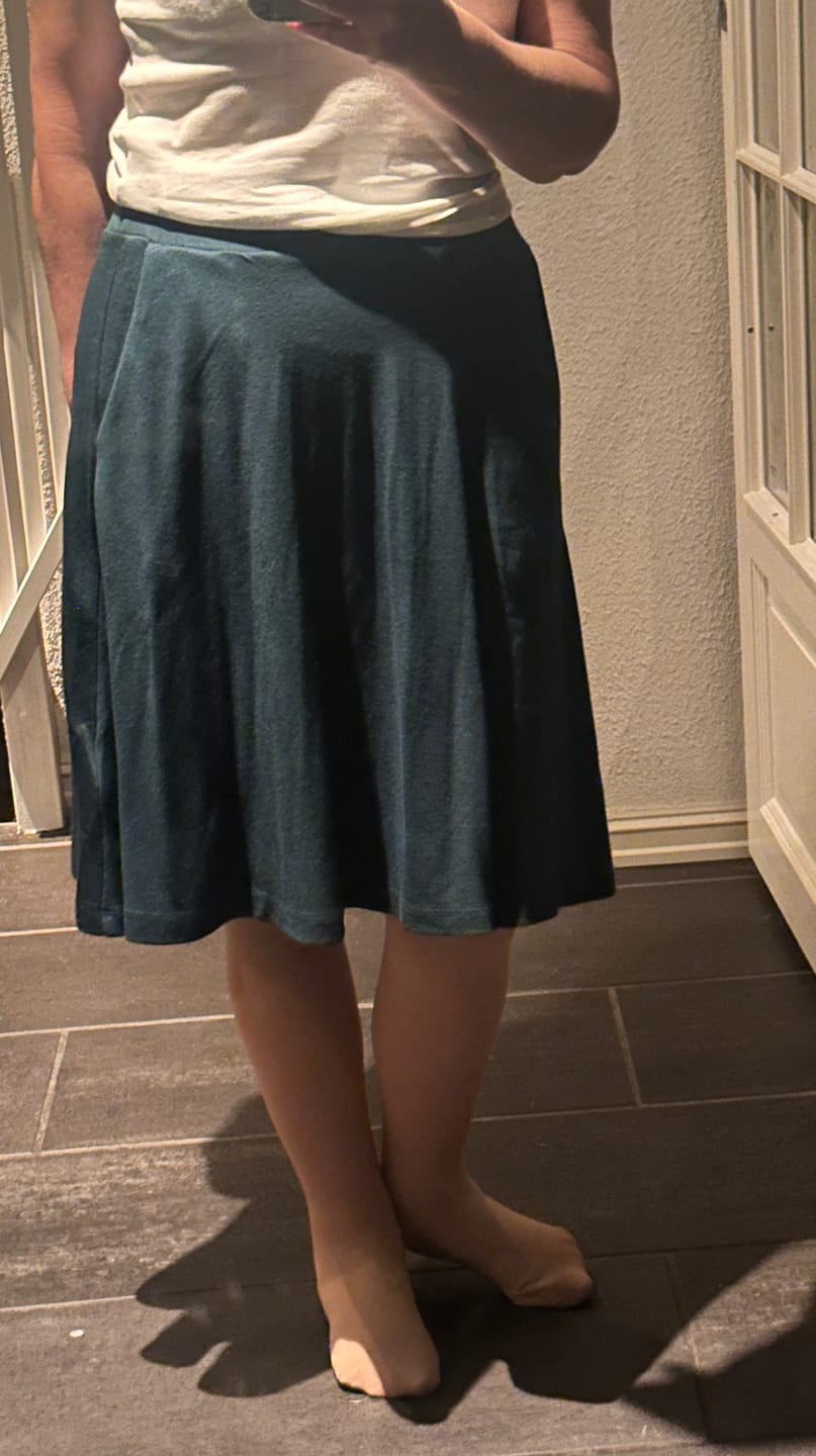 Customer photo review of Serena Milano Crepe skjørt - botanical green