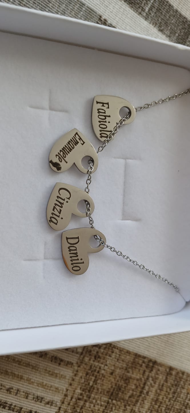 Customer photo review of Collana Cuoricini con Nomi Incisi ✦ Cuori di Mamma