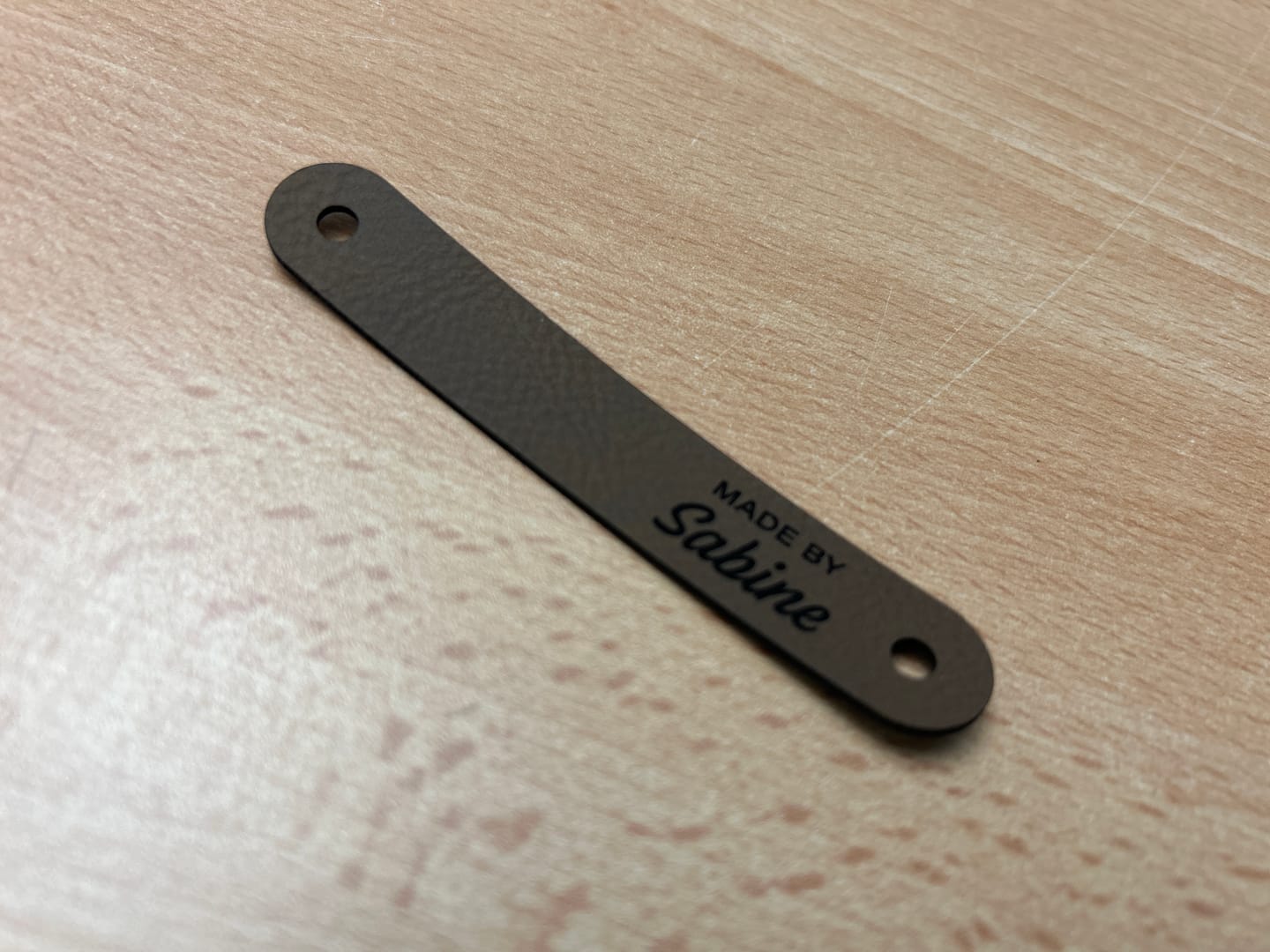 Customer photo review of Personalisierte Labels mit Chicago Screws - Kunstleder-Label mit Schrauben