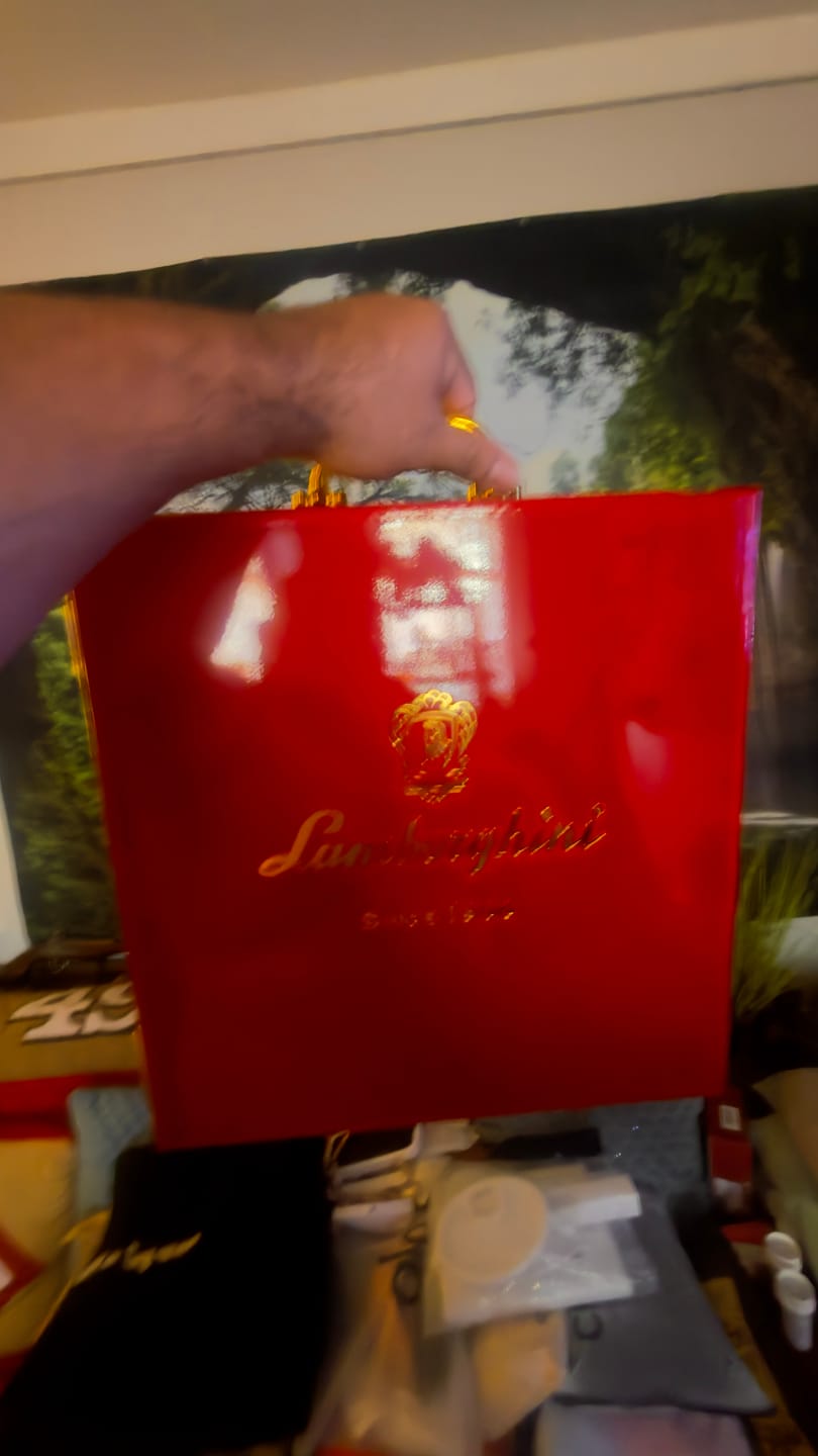 Customer photo review of Lamborghini LUXE Red Collection with Gift Set